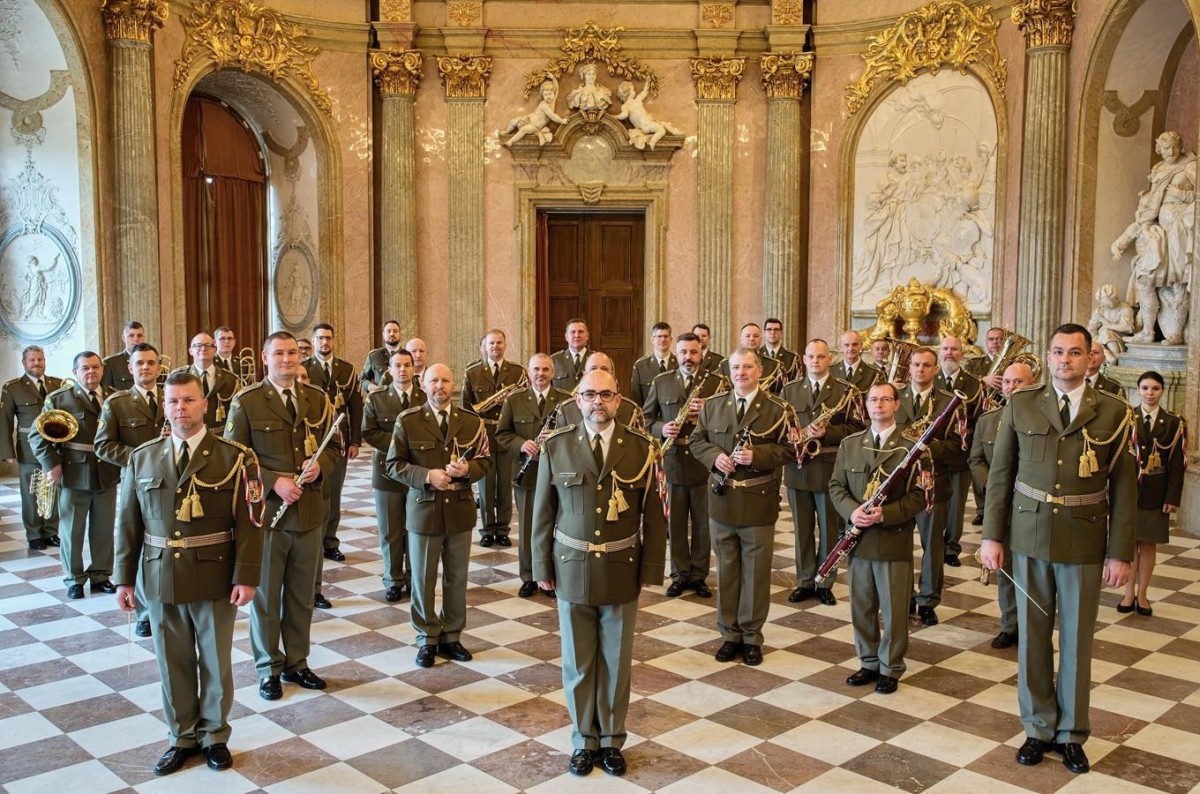 VOJENSKÁ HUDBA OLOMOUC „Filmové Vánoce“ VOJENSKÁ HUDBA OLOMOUC „Filmové Vánoce“