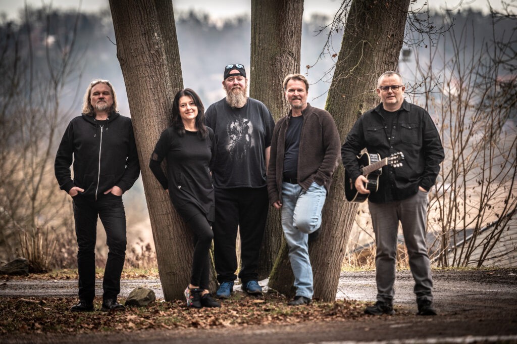 HONZA NEDVĚD & PŘÍBUZNÍ