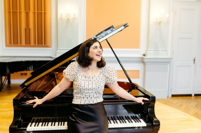 VĚRA VESELKOVÁ – klarinet, LINDA COGANOVÁ – klavír